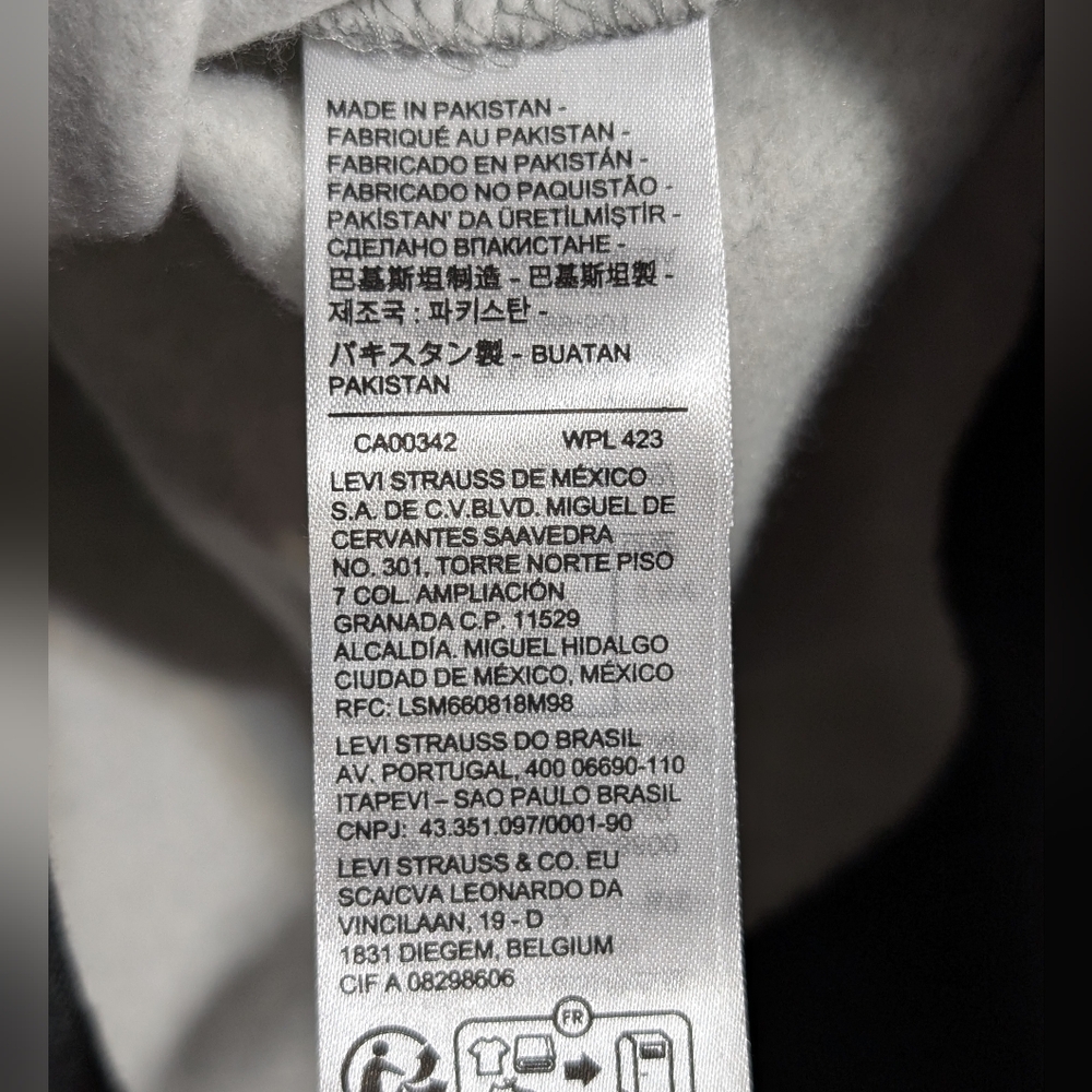NWT Levi's Snap Crewneck Henley Embroidered Men's Grey Sweatshirt Size Medium - Picture 16 of 16
